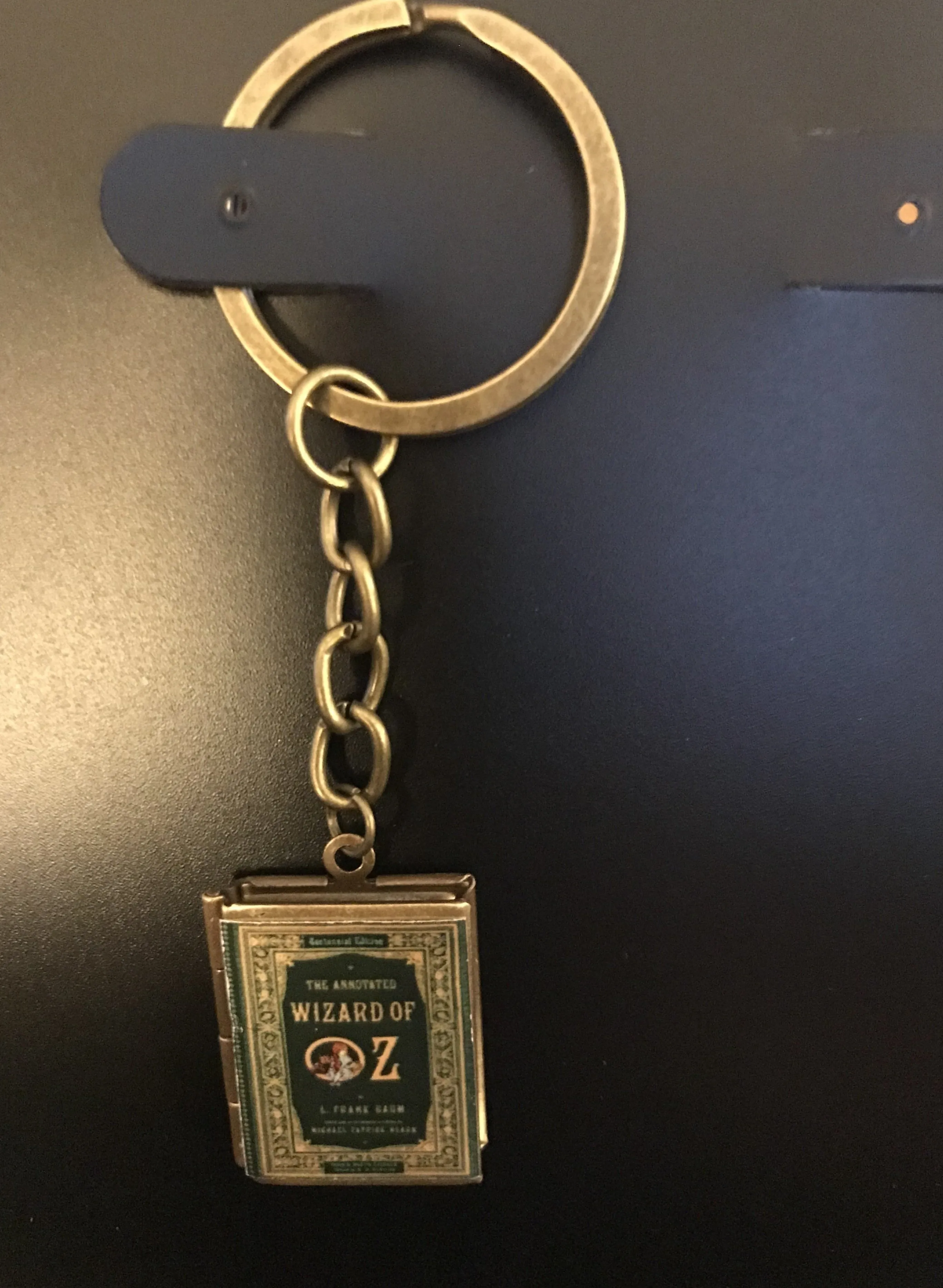 Book Locket "Wizard of Oz" Keychain Bronze
