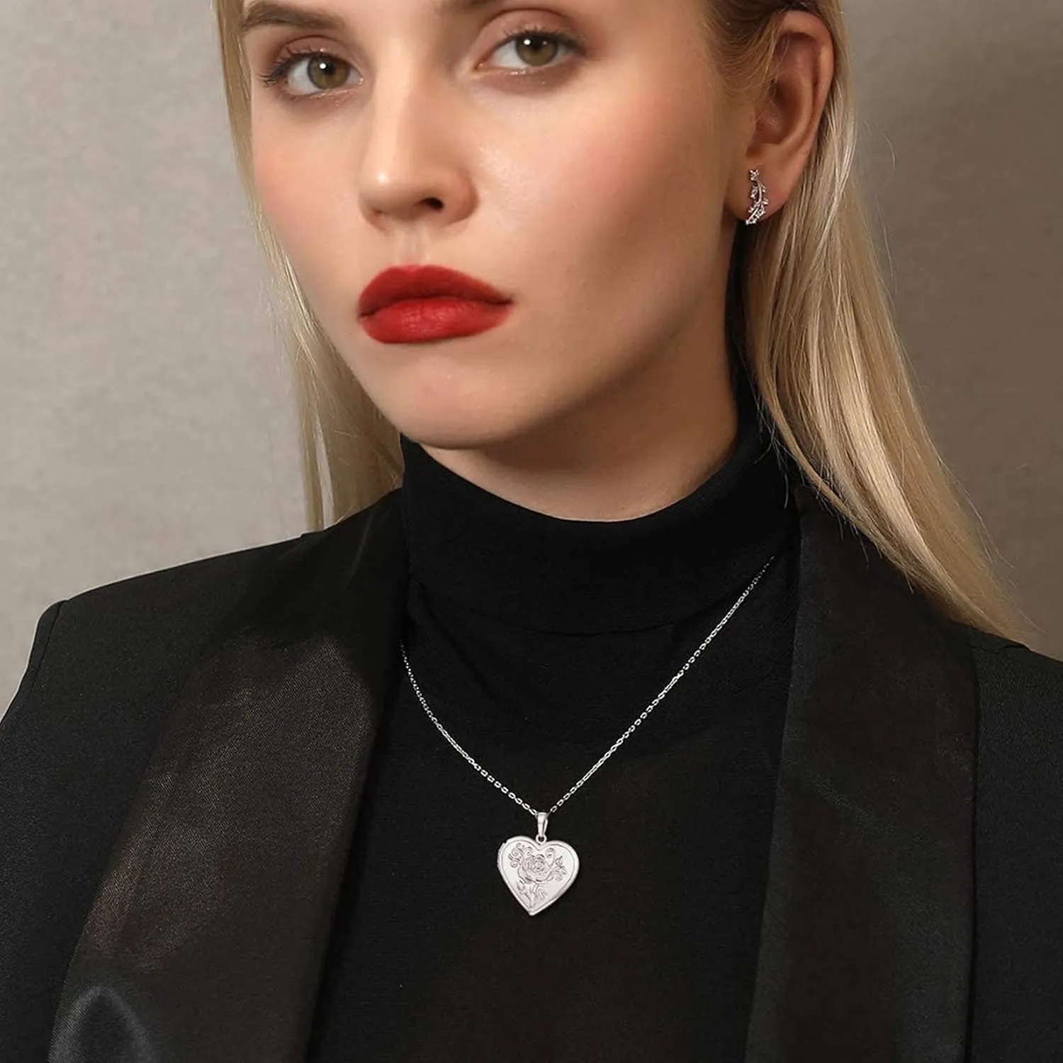 U7 Personalized Picture Necklaces for Women Girls, Platinum/Gold Plated Lockets with 18 Inch Chain, Custom Photo & Text Flower Heart/Round Shape Locket Necklace Pendant Valentines/Mother Gift