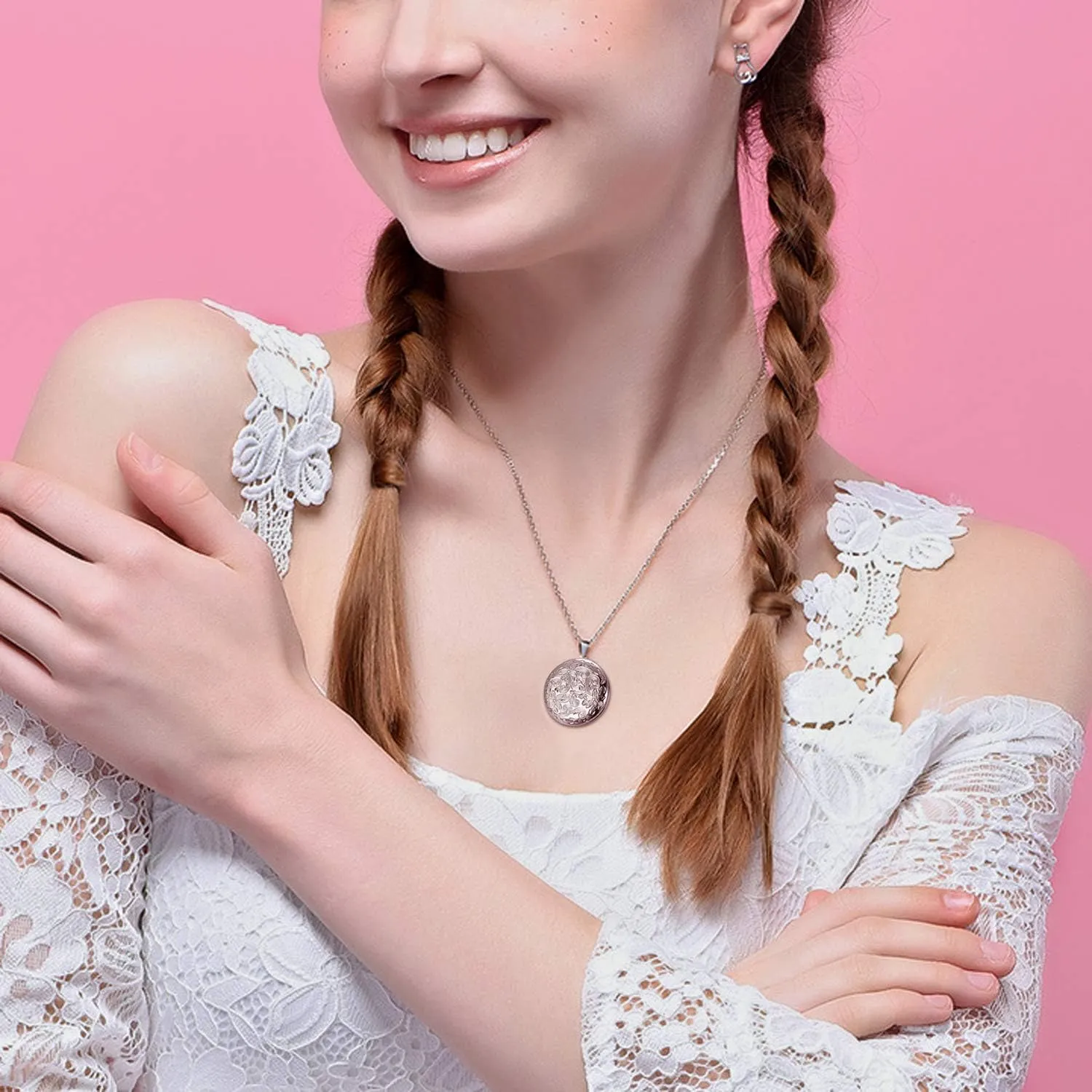 YOUFENG Locket Necklace that Holds Pictures Flower Lockets Pendant Necklaces 18K Gold Plated Gifts Jewelry