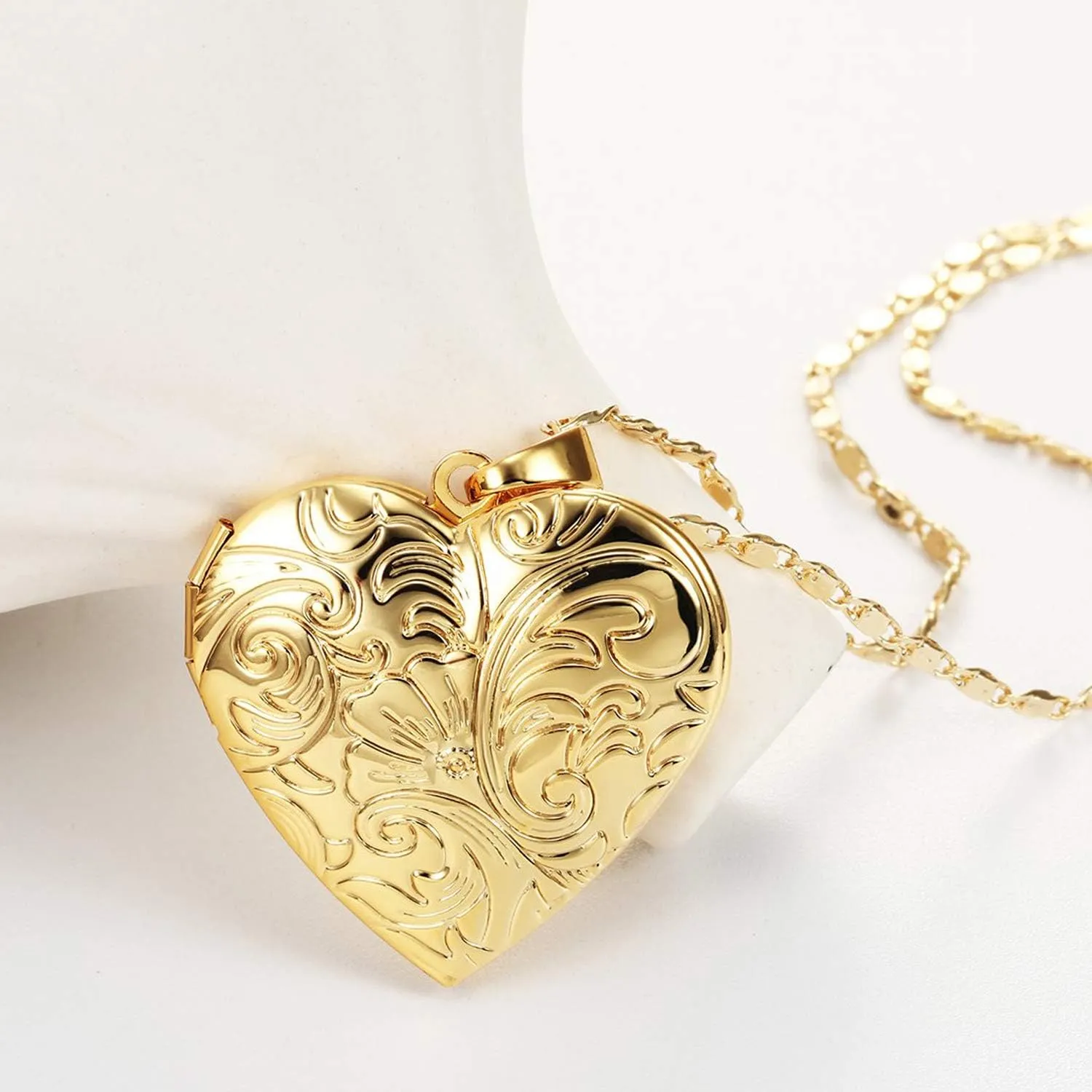 YOUFENG Locket Necklace that Holds Pictures Flower Lockets Pendant Necklaces 18K Gold Plated Gifts Jewelry