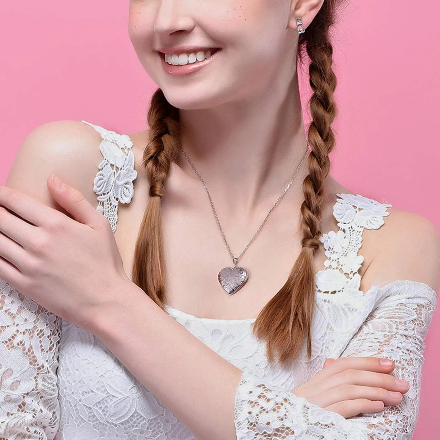 YOUFENG Locket Necklace that Holds Pictures Flower Lockets Pendant Necklaces 18K Gold Plated Gifts Jewelry