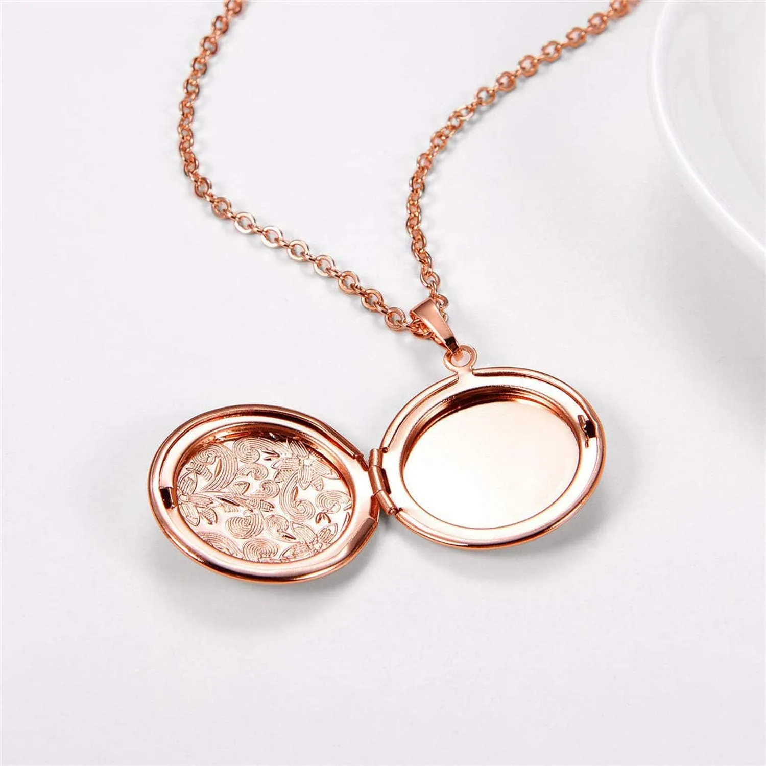 YOUFENG Locket Necklace that Holds Pictures Flower Lockets Pendant Necklaces 18K Gold Plated Gifts Jewelry